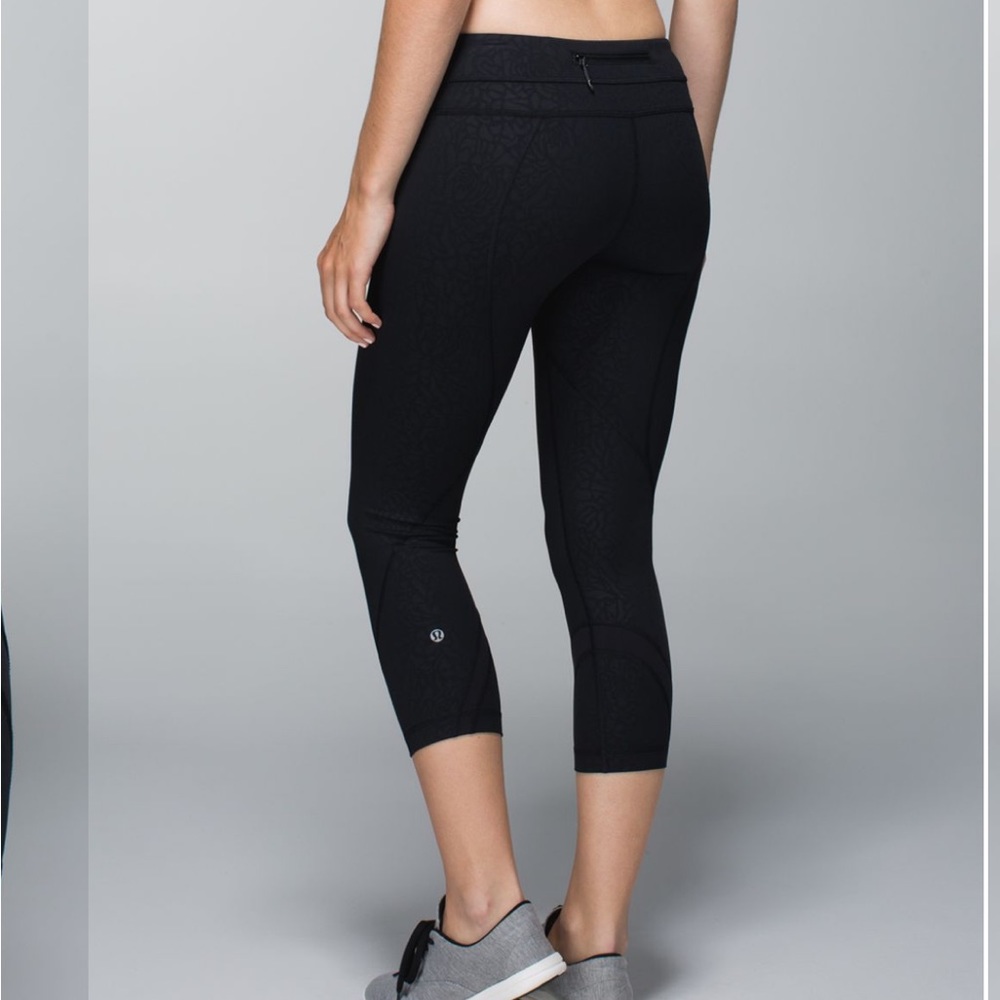 Lululemon Run: Inspire Crop II (
Petal Camo Embossed Black size 4